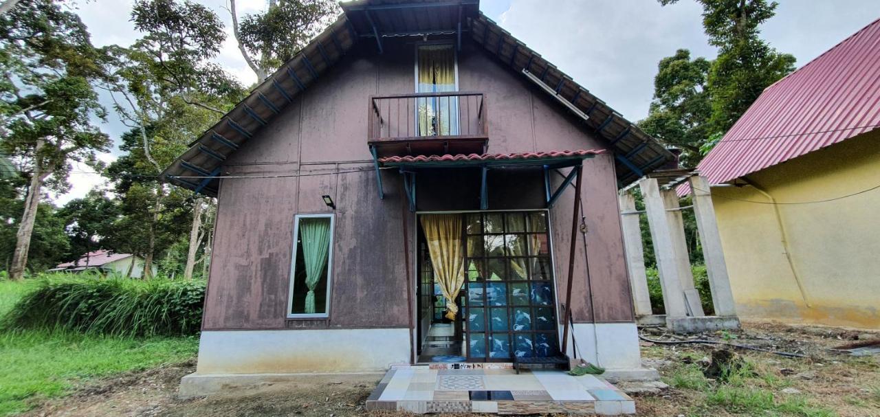 Chalet Kampong Semawar Kuala Kangsar Exterior foto