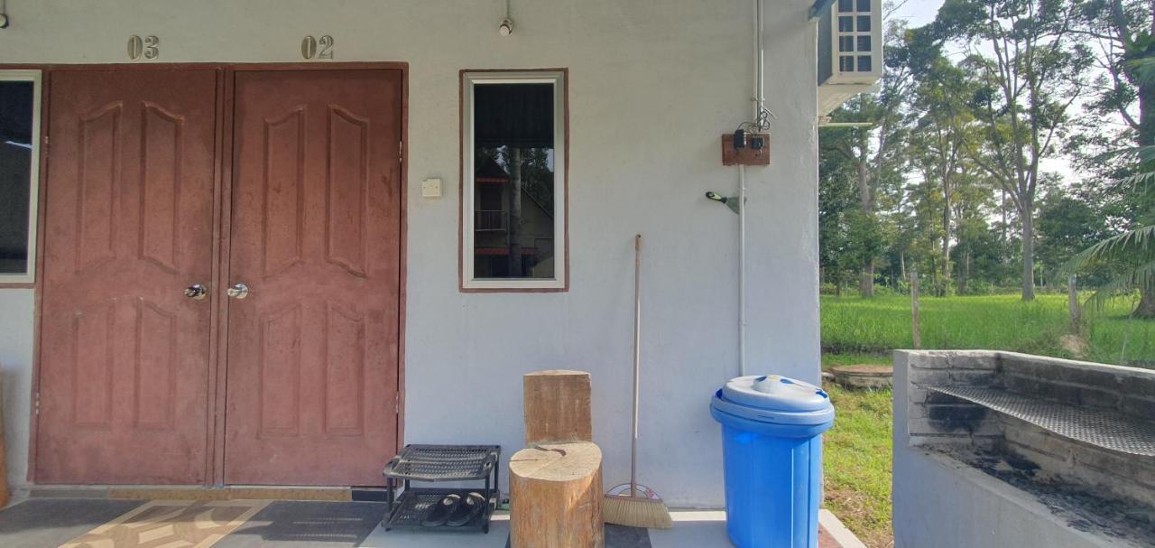 Chalet Kampong Semawar Kuala Kangsar Exterior foto