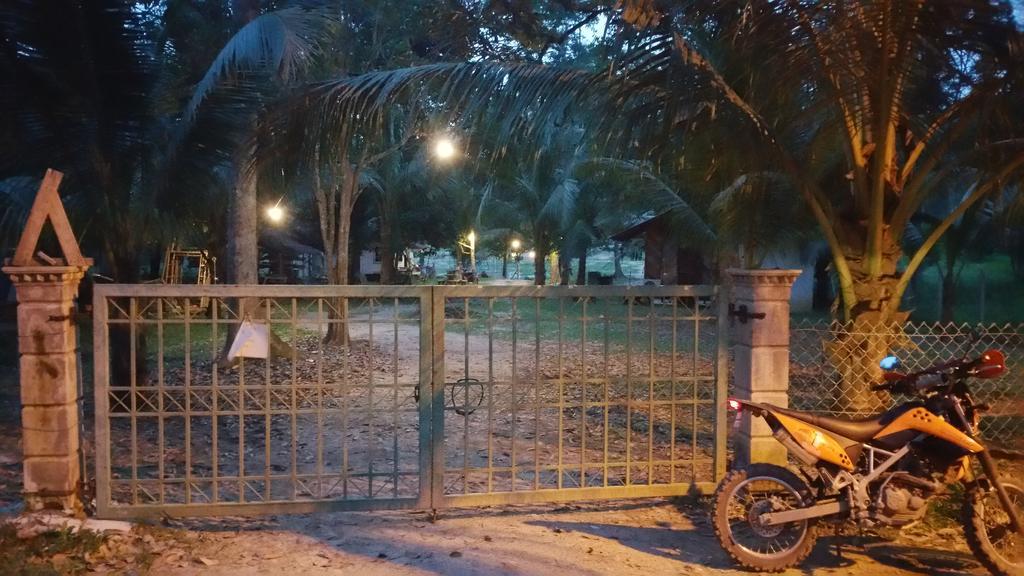 Chalet Kampong Semawar Kuala Kangsar Exterior foto