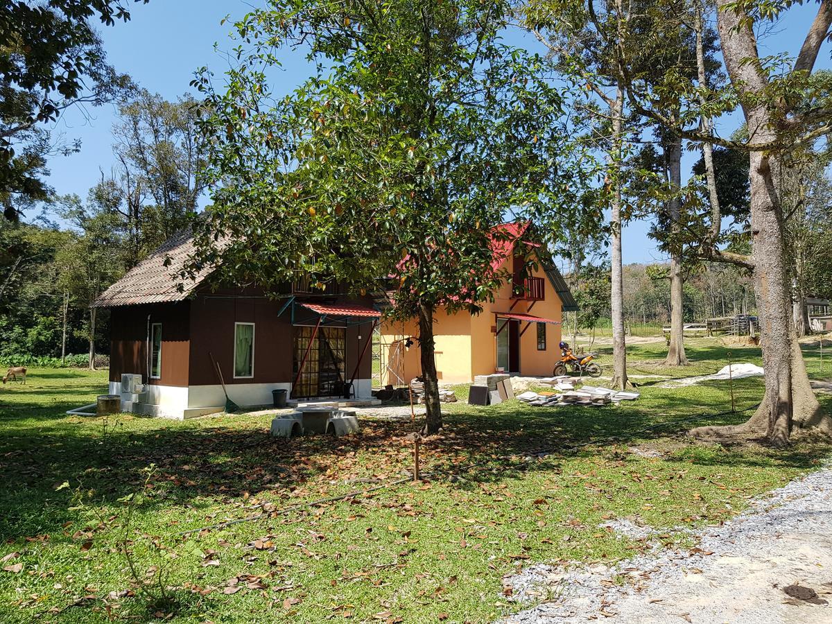Chalet Kampong Semawar Kuala Kangsar Exterior foto